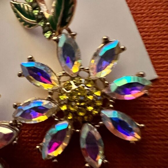 🌼 Betsey Johnson NEW CRYSTAL DROP DANGLE DAISY EARRINGS 🌼 - Picture 7 of 7